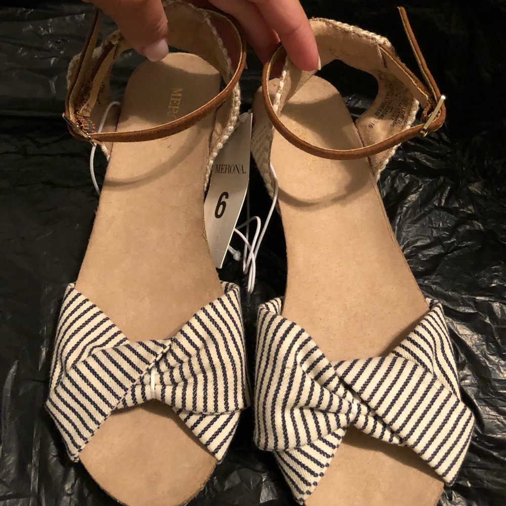 NWT Wedge shoes - Picture 2 of 6